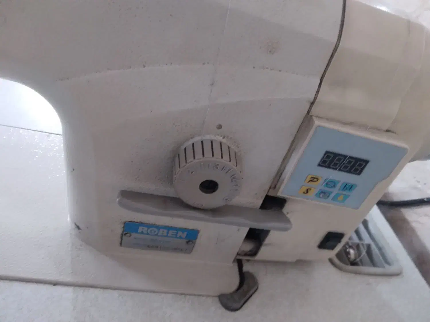 یک عدد چرخ قیچی دار سالم و تعدادی نیمک محکم|لوازم خیاطی و بافتنی|تهران, شهرک ولیعصر شمالی|دیوار