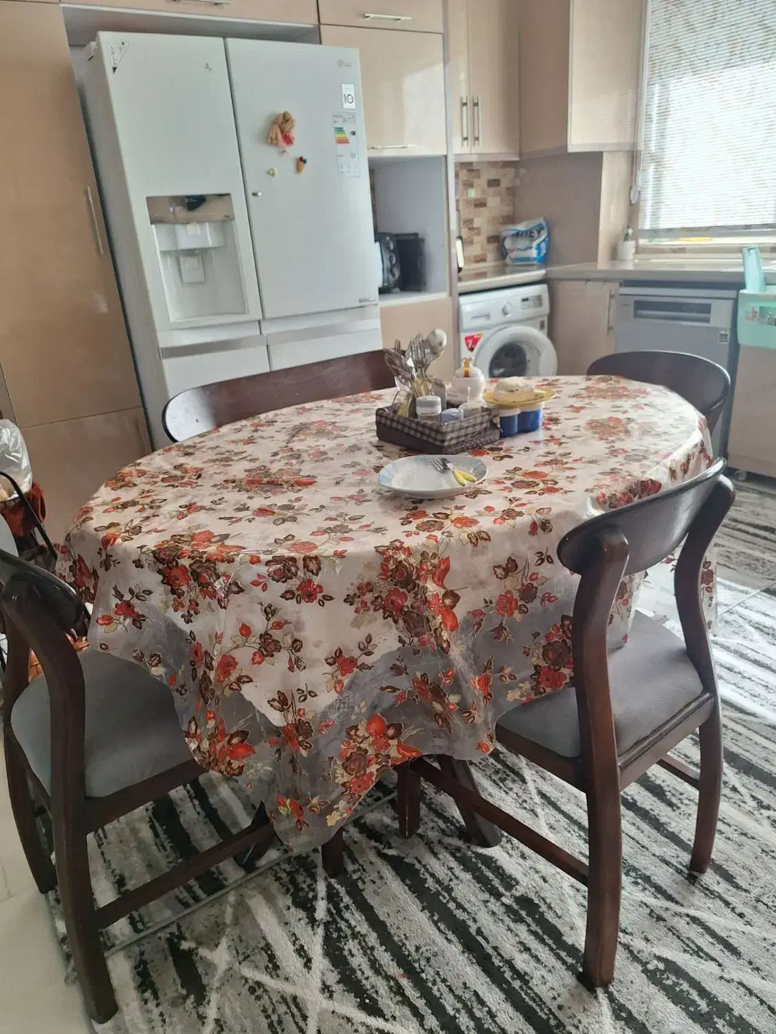 مبل ۸نفره و میز ناهارخوری ۶نفره|مبلمان خانگی و میز عسلی|اسفراین, |دیوار