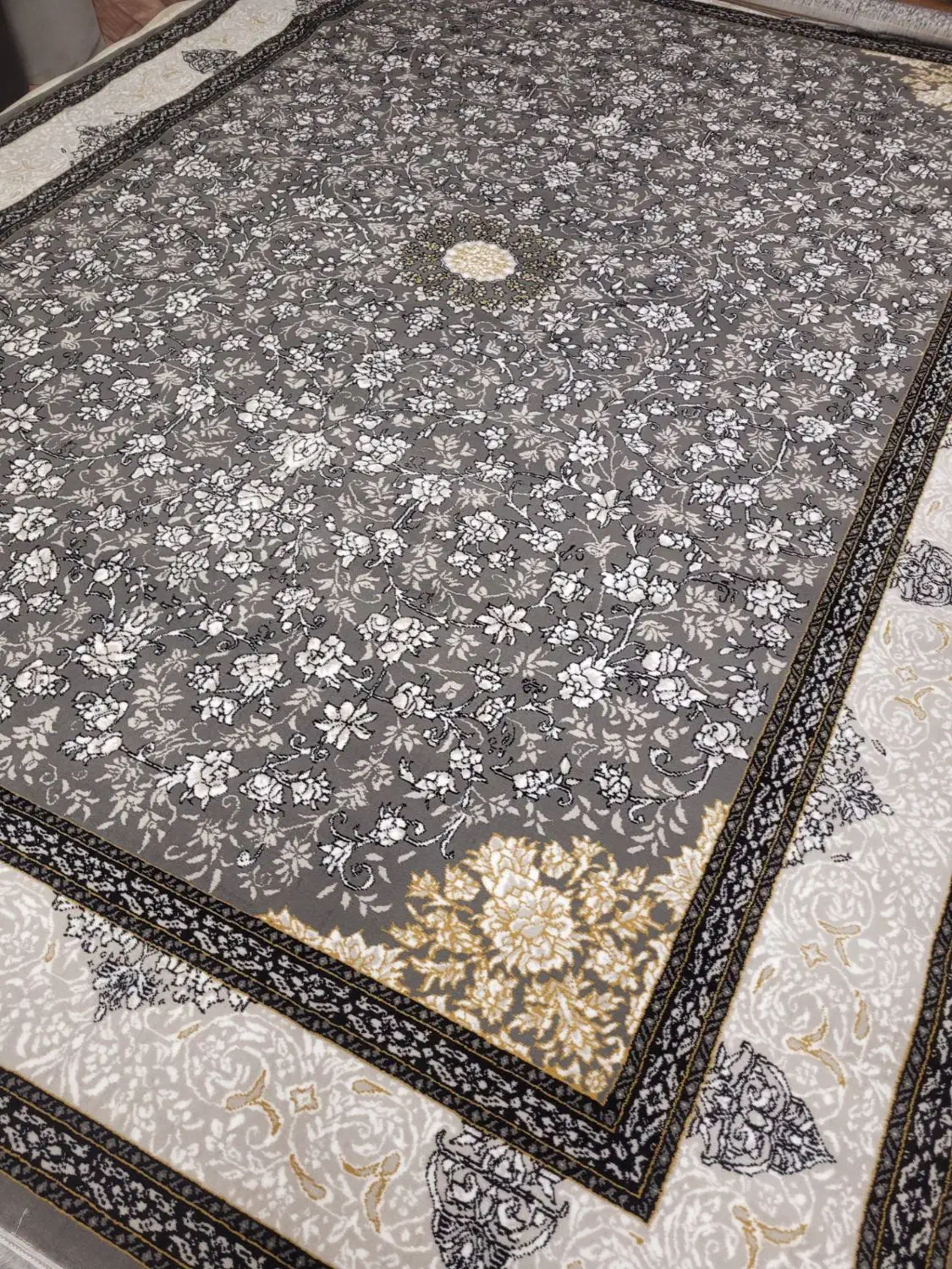 فرش های ۱۲ متری . ۵۰۰ شانه .|فرش|مشهد, توس (بلوار توس)|دیوار