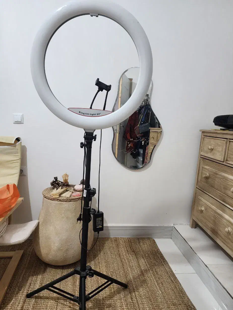 رینگ لایت به همراه سه پایه|دوربین عکاسی و فیلم‌برداری|بهبهان, |دیوار