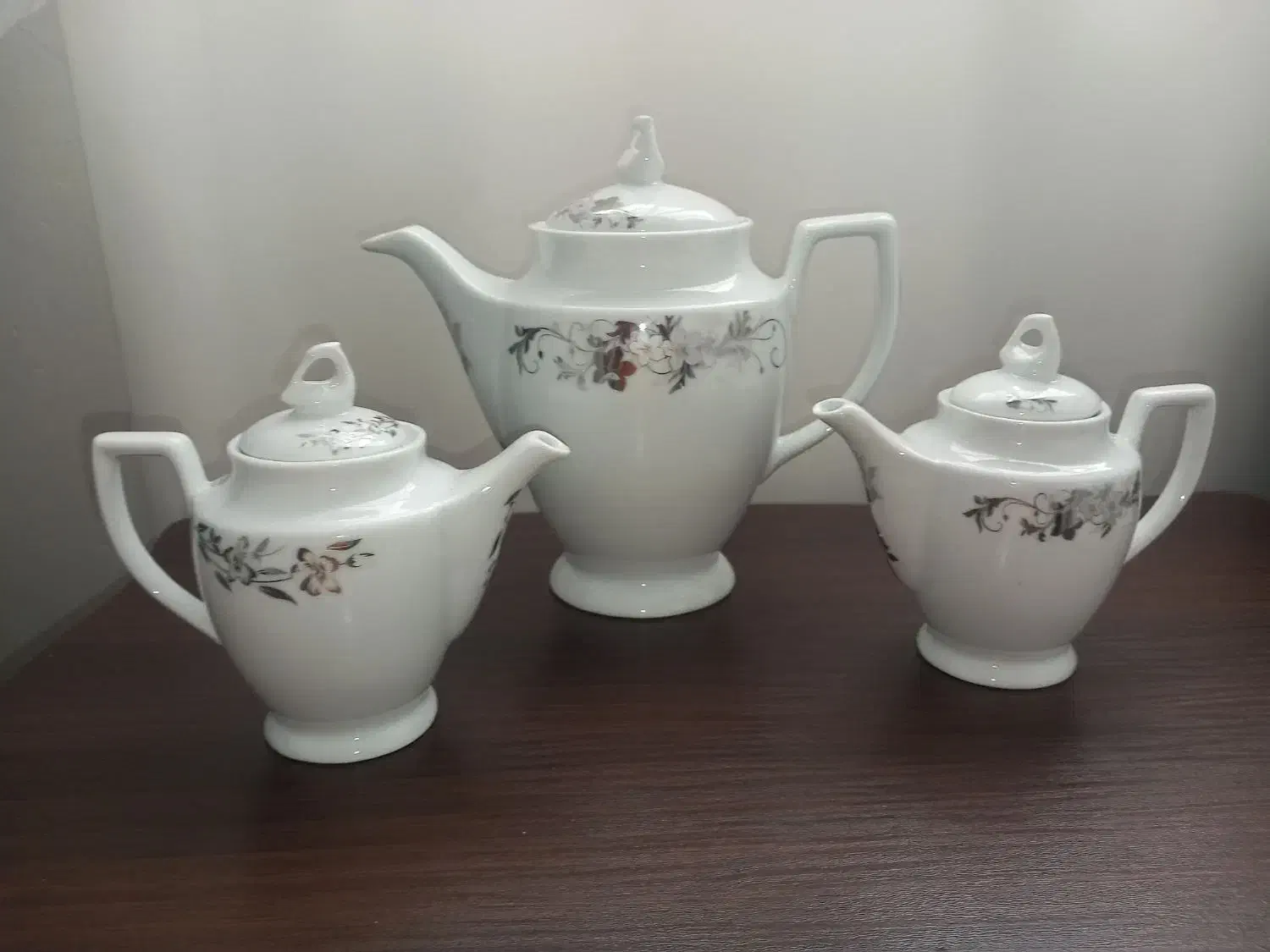 قوری و شکرپاش چینی|قوری، کتری، قهوهساز دستی|بروجرد, |دیوار