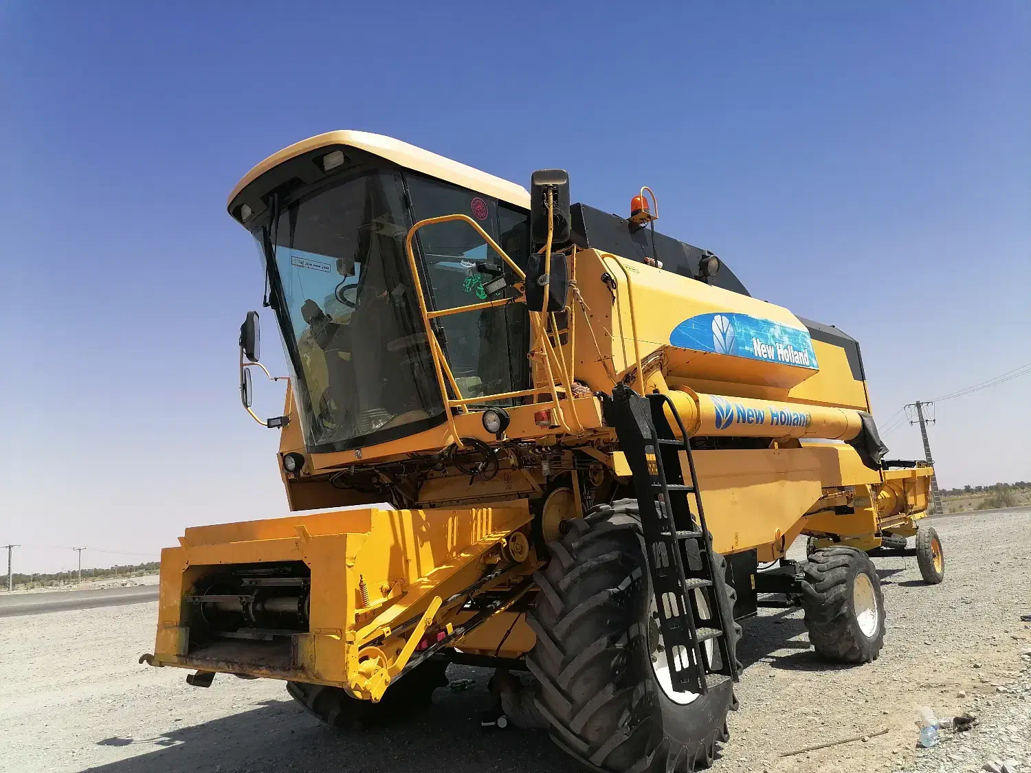 2006 کاه کوب فوق العاده استثنایی|خودرو سنگین|مرودشت, نقش رستم|دیوار