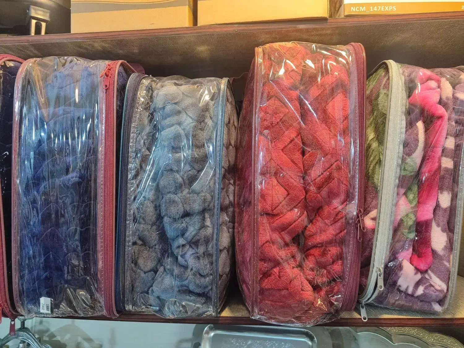 پتو مسافرتی .یه نفره .دونفره.روفرشی باقیمت مناسب|رختخواب، بالش، پتو|بروجرد, |دیوار