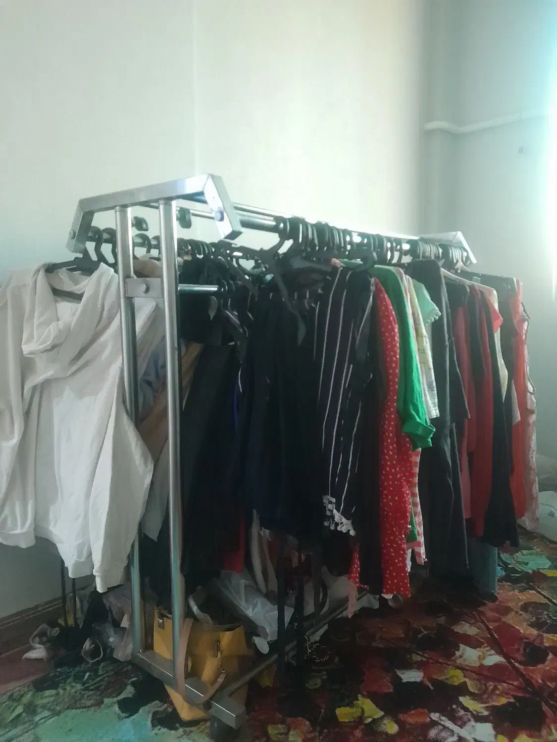 رگال|بندرخت و رخت‌آویز|چهارباغ, |دیوار