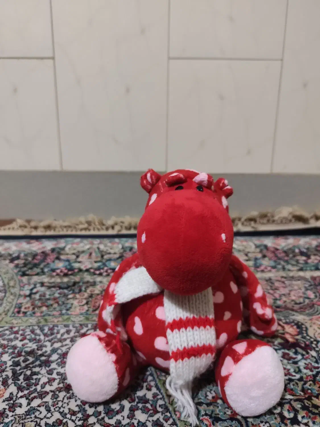 عروسک کودک|اسباب‌بازی بچه|رباط‌کریم, رباط‌کریم|دیوار