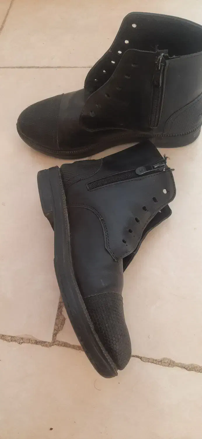 نیم پوت چرم|کیف، کفش، کمربند|پرند, فاز ۶|دیوار