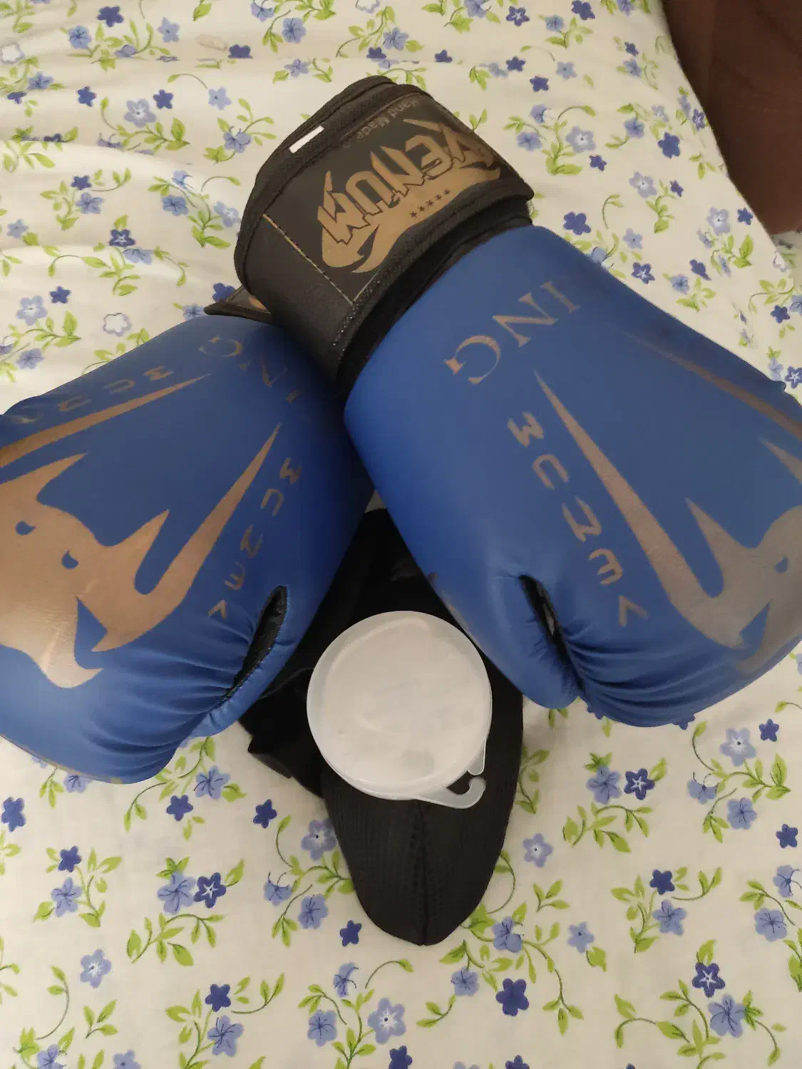 دستکش موی تای ونوم ( در حد نو )|تجهیزات ورزشی|کلاله, |دیوار