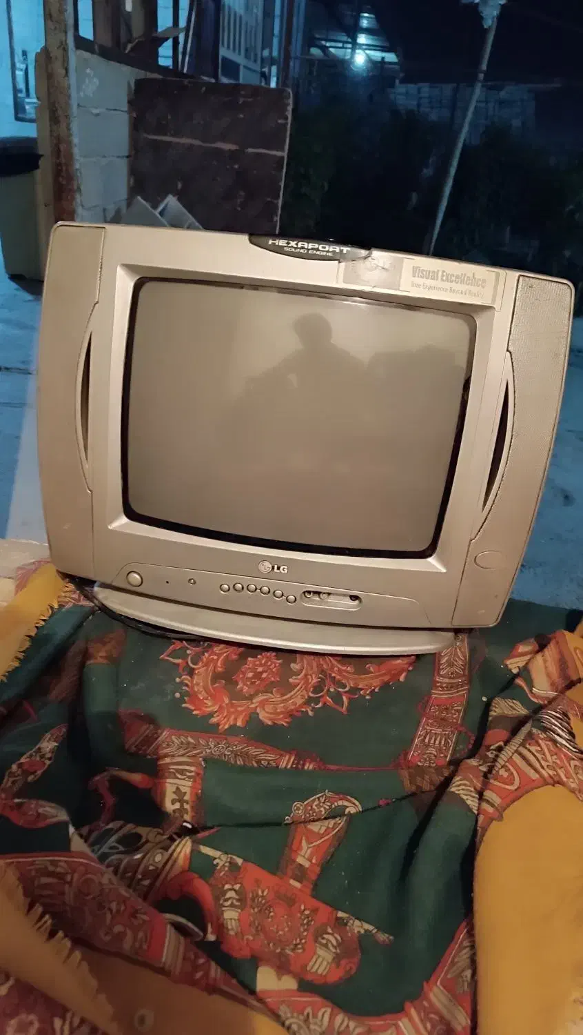 تلویزیون قدیمی|تلویزیون و پروژکتور|شیراز, کرونی(خاتونک)|دیوار