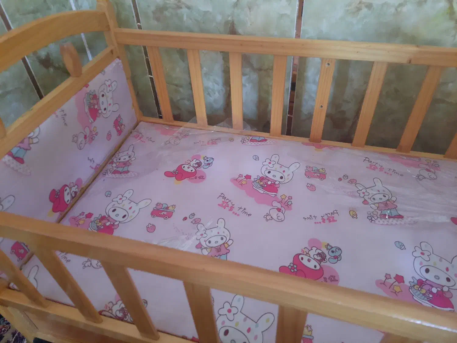 تخت گهواره ای نوزاد|تخت و سرویس خواب|ایرانشهر, |دیوار