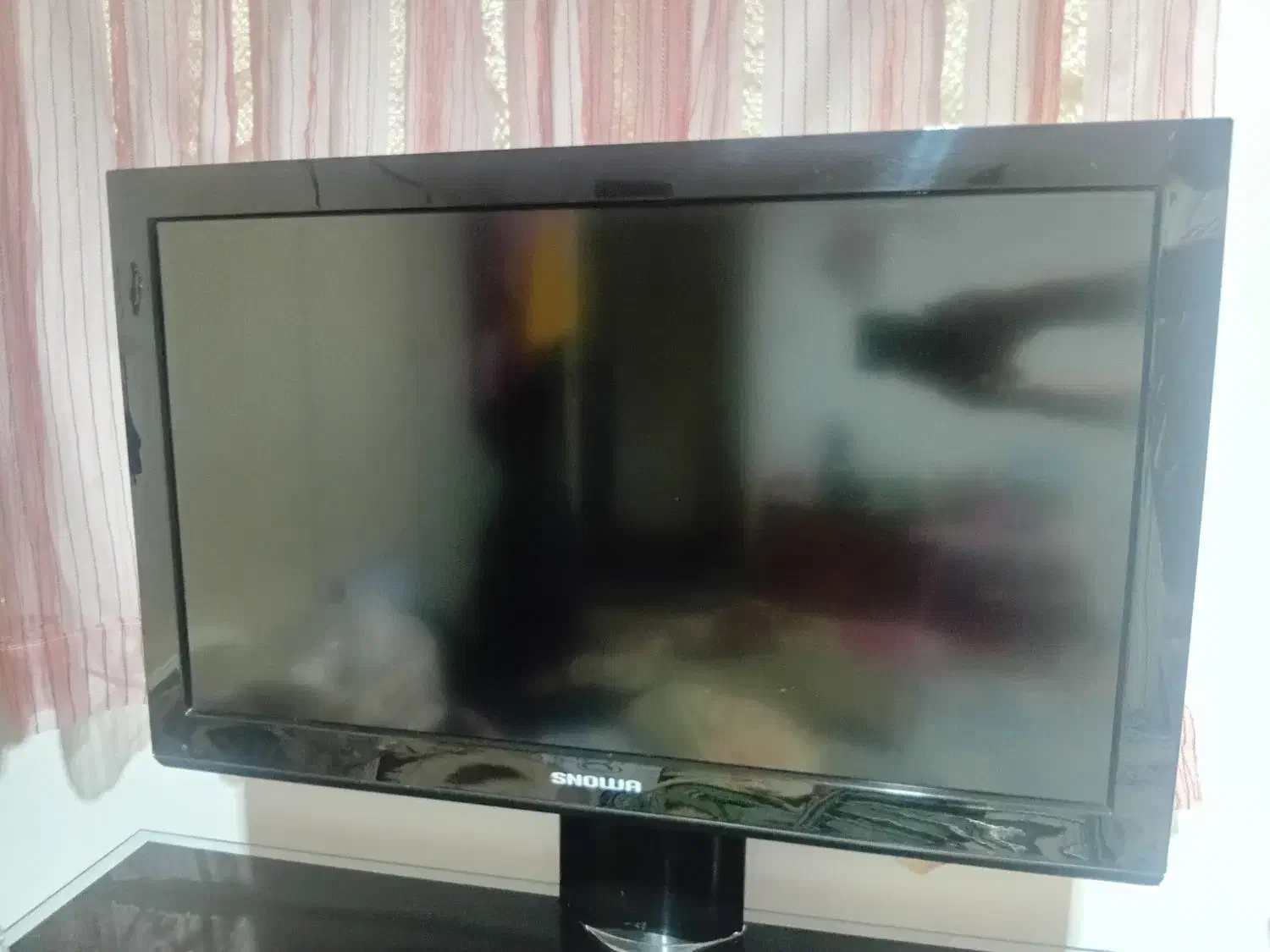 میز و تلویزیون ۳۲ اینچ|تلویزیون و پروژکتور|خمین, |دیوار