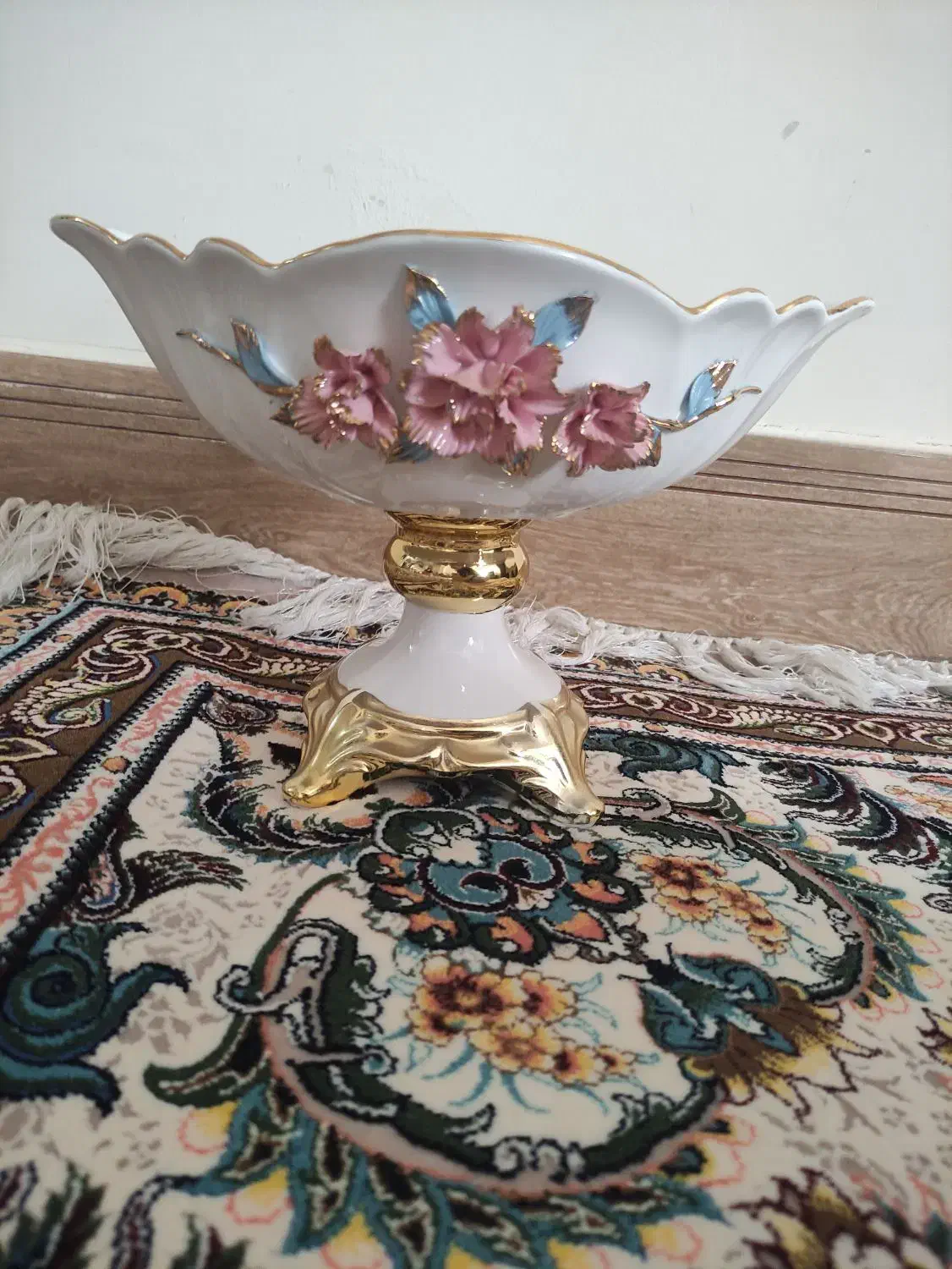 جا میوه ای چینی گلدار پایه دار|ظروف سرو و پذیرایی|زنجان, |دیوار