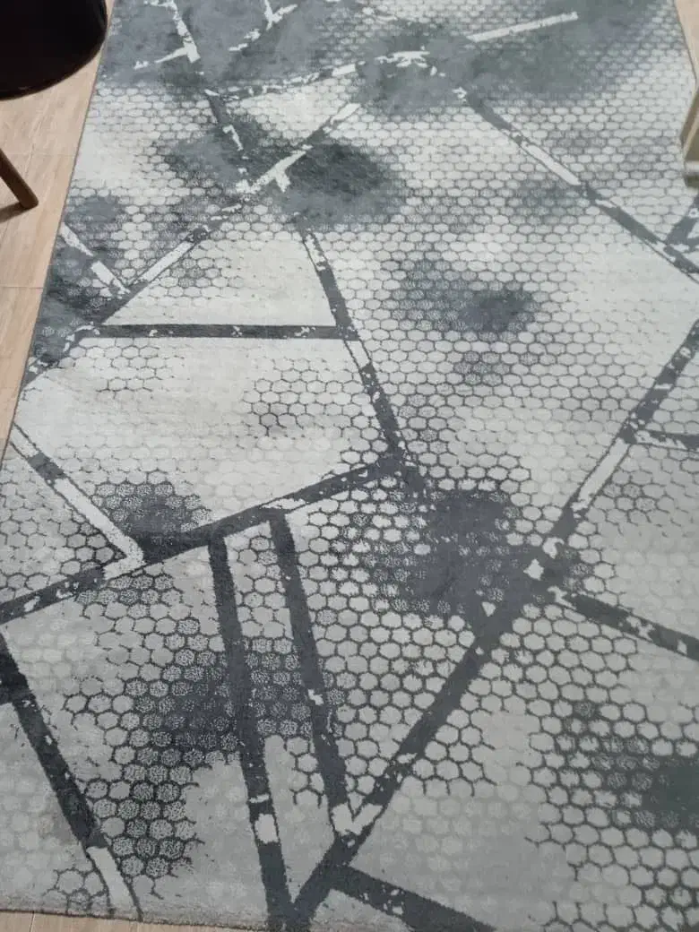 تعدادی فرش|فرش|تهران, فلسطین (میدان انقلاب)|دیوار