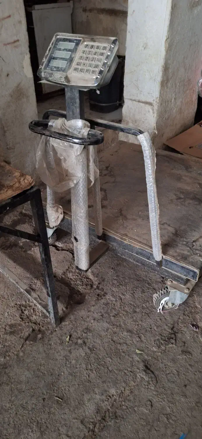 باسکول درحد نو سالم فقط یه باتری میخاد|فروشگاه و مغازه|تهران, دولتخواه شمالی|دیوار