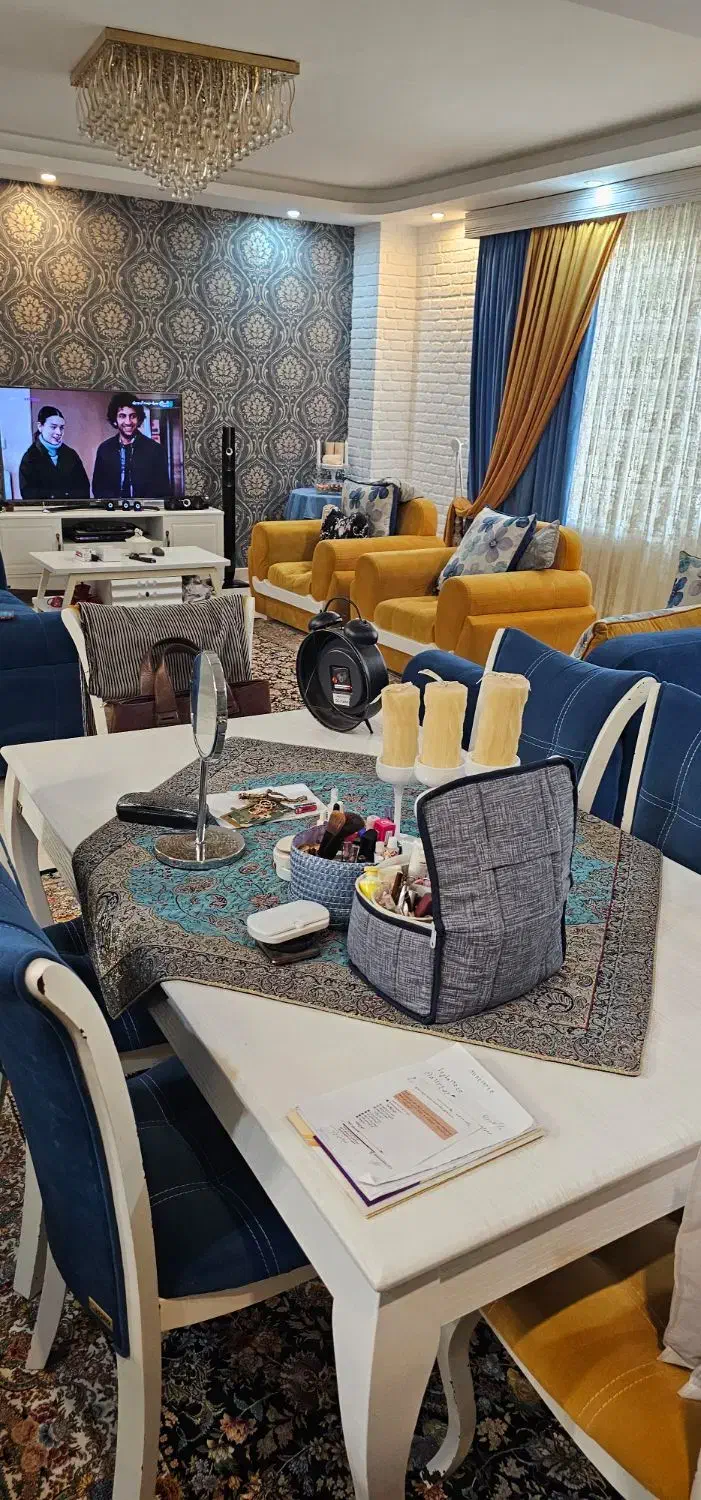 فروش فوری لوازم خونه به علت جا به جایی|مبلمان خانگی و میز عسلی|بندر انزلی, معلم|دیوار