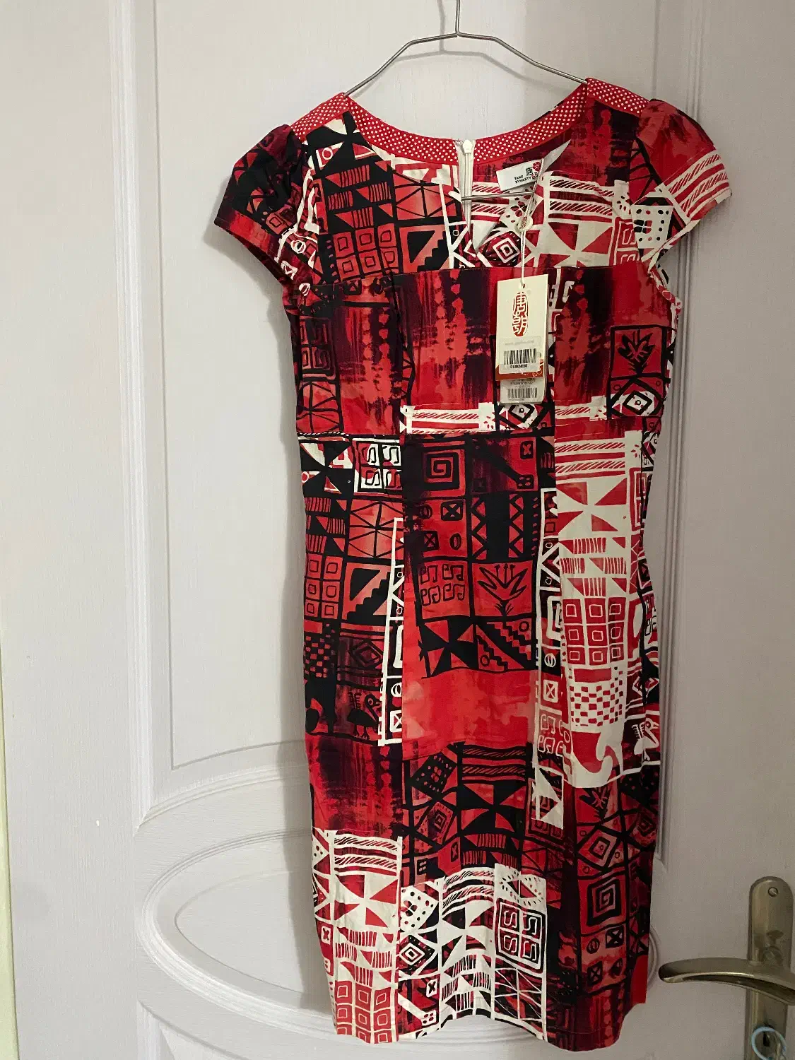 لباس مجلسی|لباس|هشتگرد, فاز ۱ مهستان|دیوار