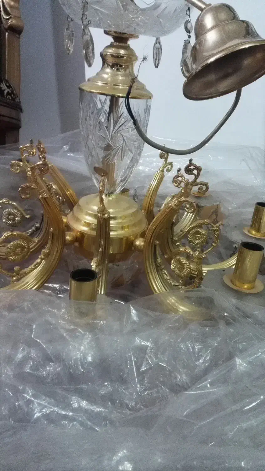 یک عدد|لوستر و چراغ آویز|رباط‌کریم, رباط‌کریم|دیوار