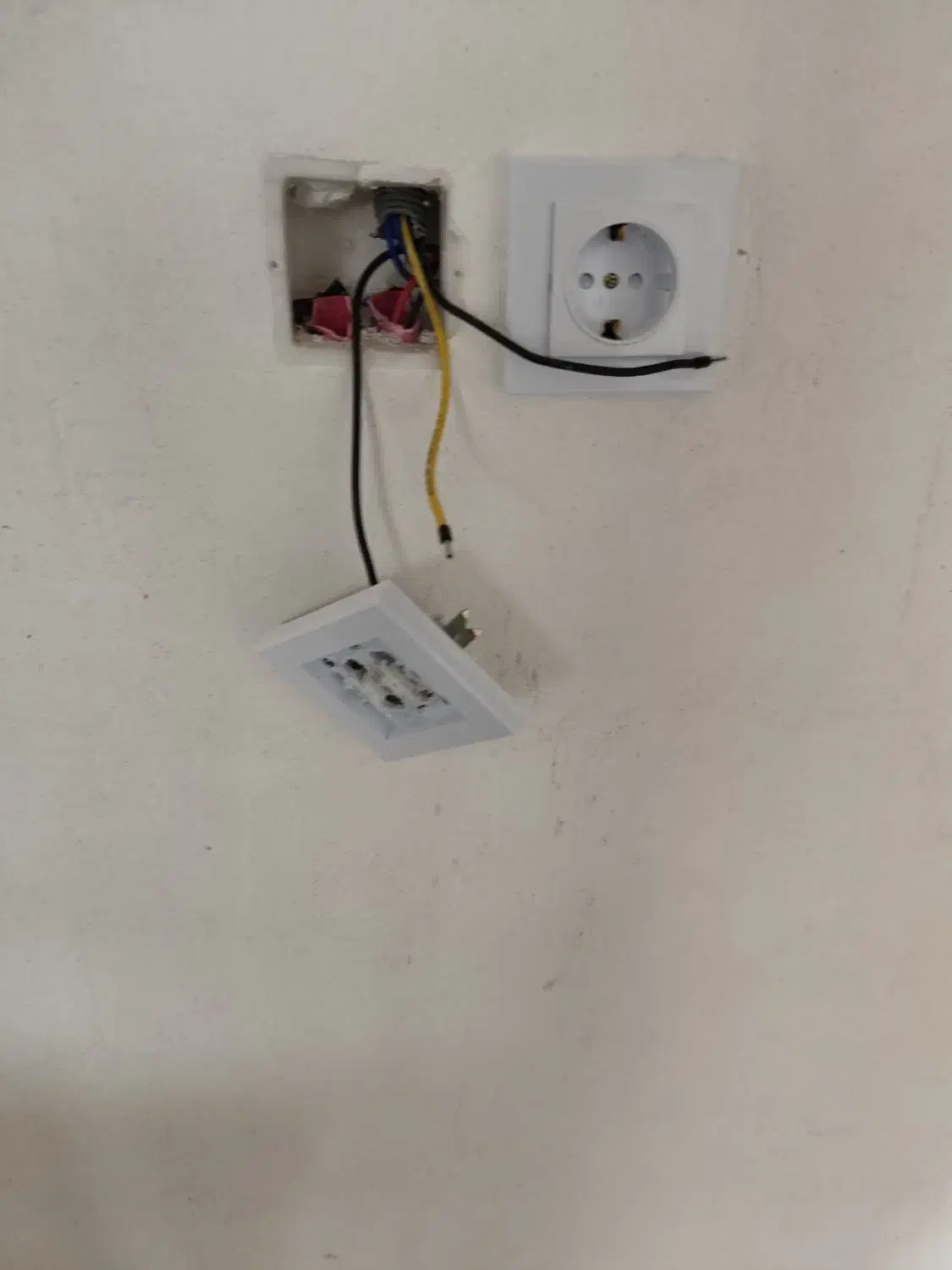 خدمات برق کشی ساختمان|خدمات پیشه و مهارت|جم, |دیوار