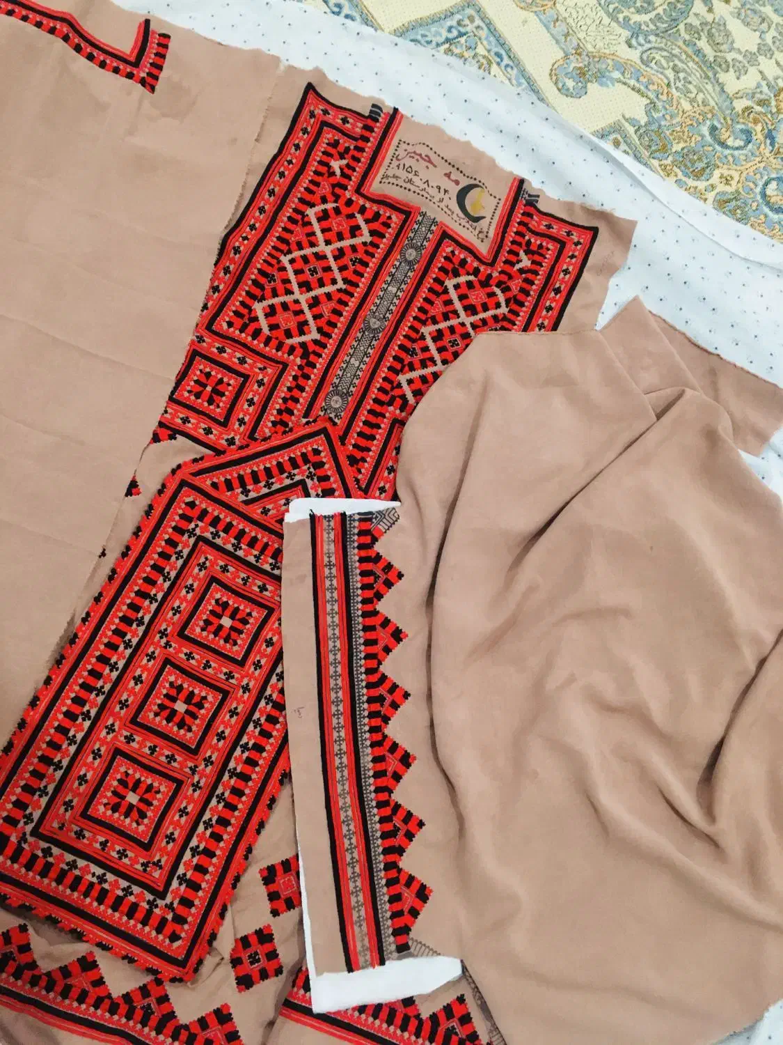 لباس تپه ای|لباس|سراوان, |دیوار