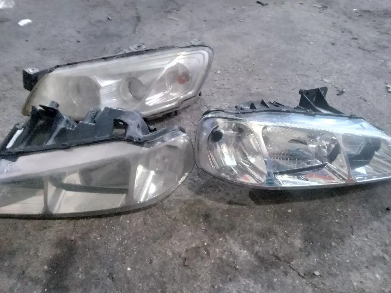 چراغ جلو پارس|قطعات یدکی و لوازم جانبی|شیراز, گلشن|دیوار