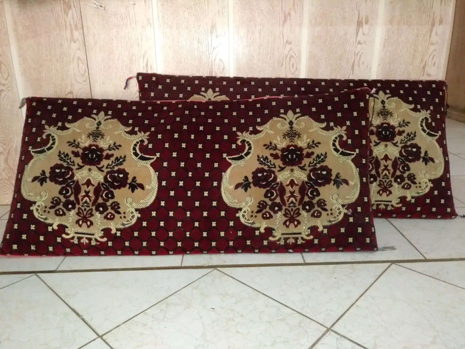 پشتی لاکی یک جفت|پشتی|اندیشه, اندیشه فاز ۱|دیوار