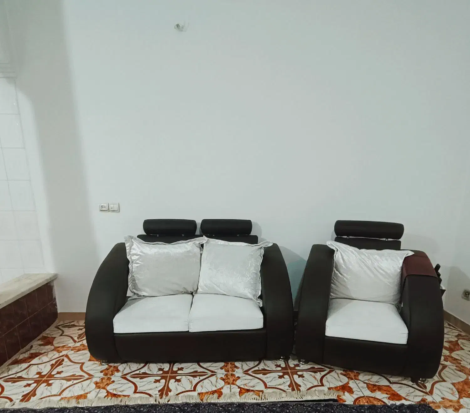 مبل شش نفره|مبلمان خانگی و میز عسلی|شهریار, فرارت|دیوار