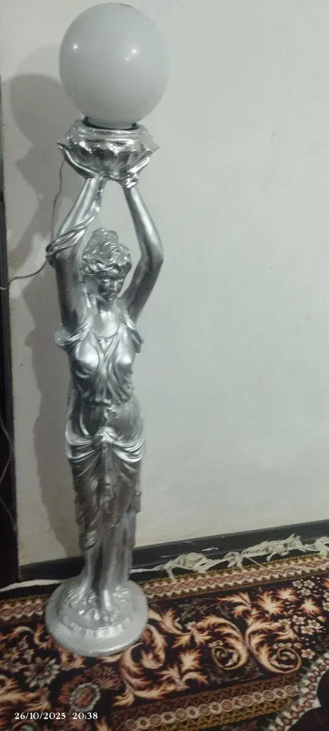 کنارسالنی|چراغ خواب و آباژور|قرچک, پویینک|دیوار