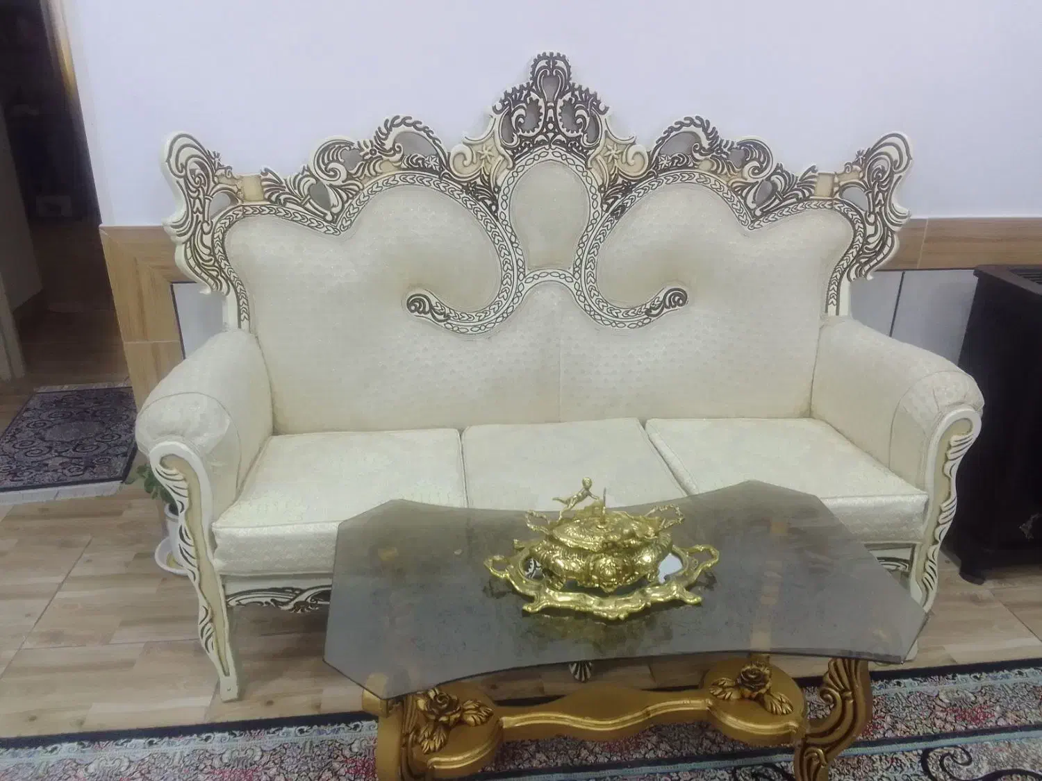 مبل7نفره  سلطنتی در حد نو|مبلمان خانگی و میز عسلی|ازنا, |دیوار