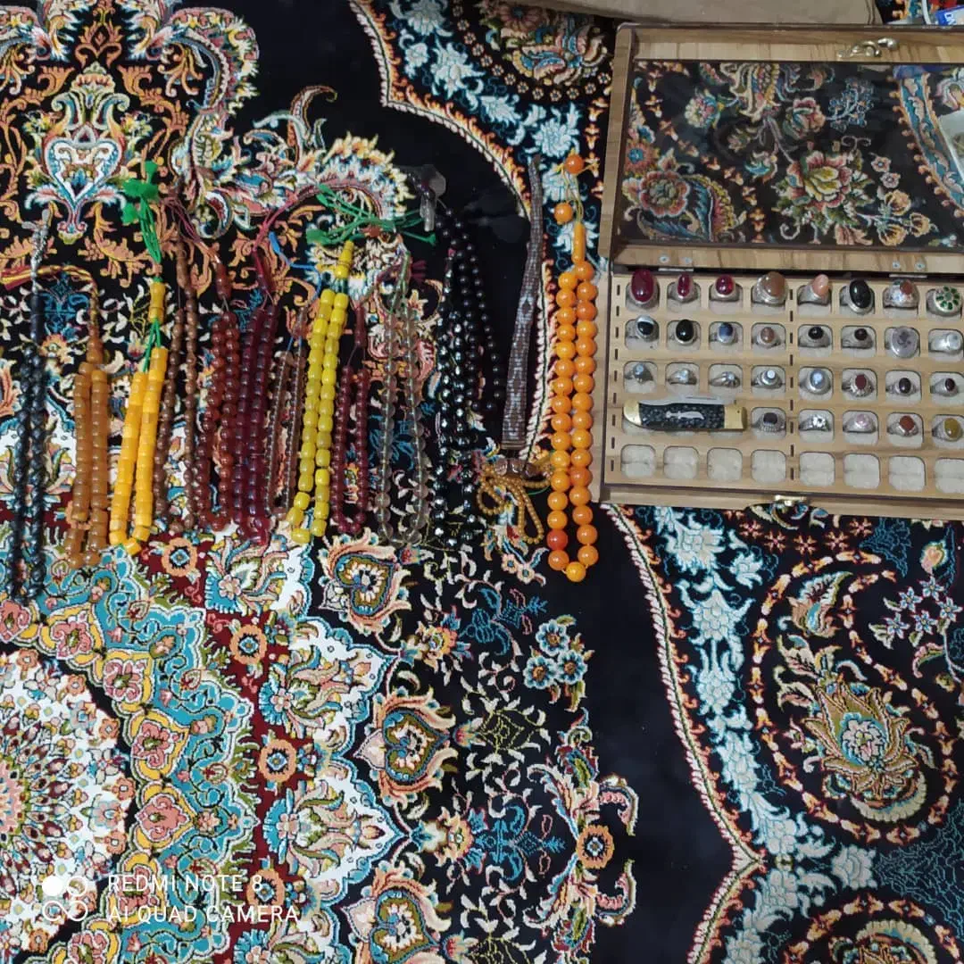 انگشتر و تسبیح|جواهرات|پرند, فاز ۵|دیوار