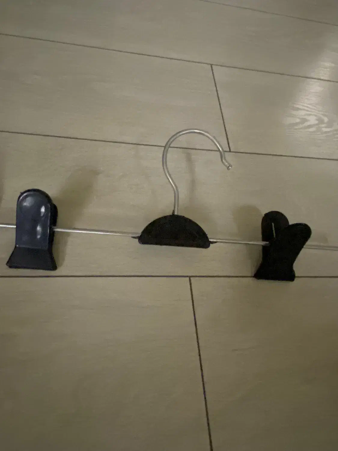 چوب لباسی(گیره شلوار ،دامن)|بندرخت و رخت‌آویز|تبریز, |دیوار