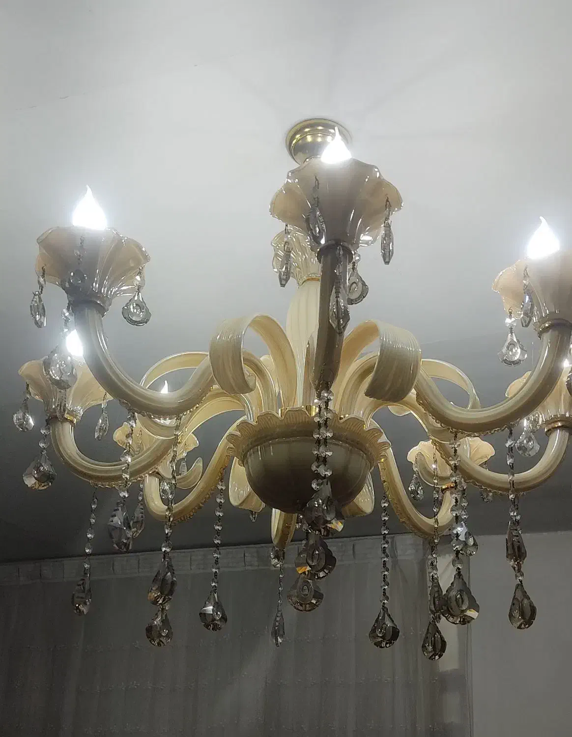 لوستر هشت شاخه|لوستر و چراغ آویز|فردیس, انبار نفت|دیوار