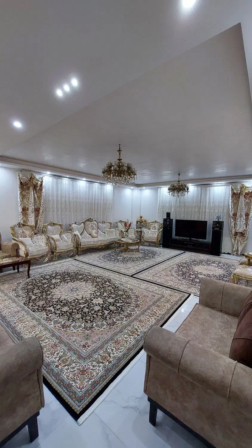 فروش دو طبقه و پیلوت 3 طرف نور / دانش|فروش خانه و ویلا|قروه, |دیوار