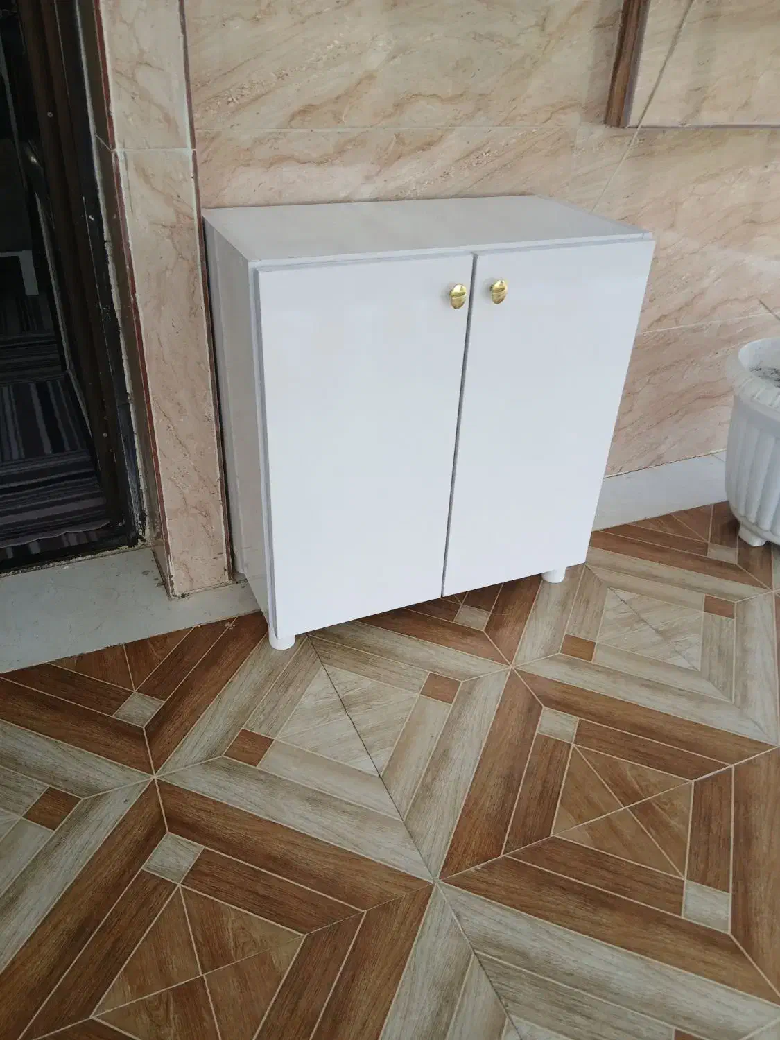 جاکفشی کمد دلاور|جاکفشی، کمد، دراور|آستانه اشرفیه, |دیوار