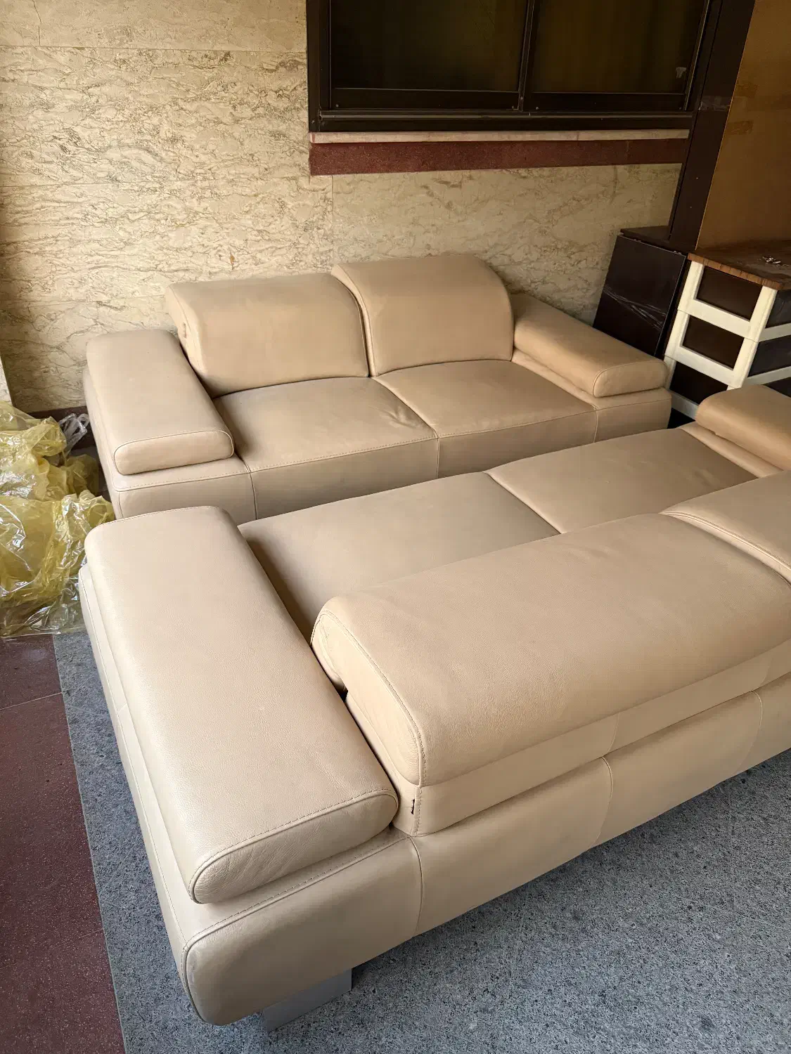 مبل چرم طبیعی ساخت آلمان (وارداتی) در حد نو|مبلمان خانگی و میز عسلی|تهران, شهران شمالی|دیوار