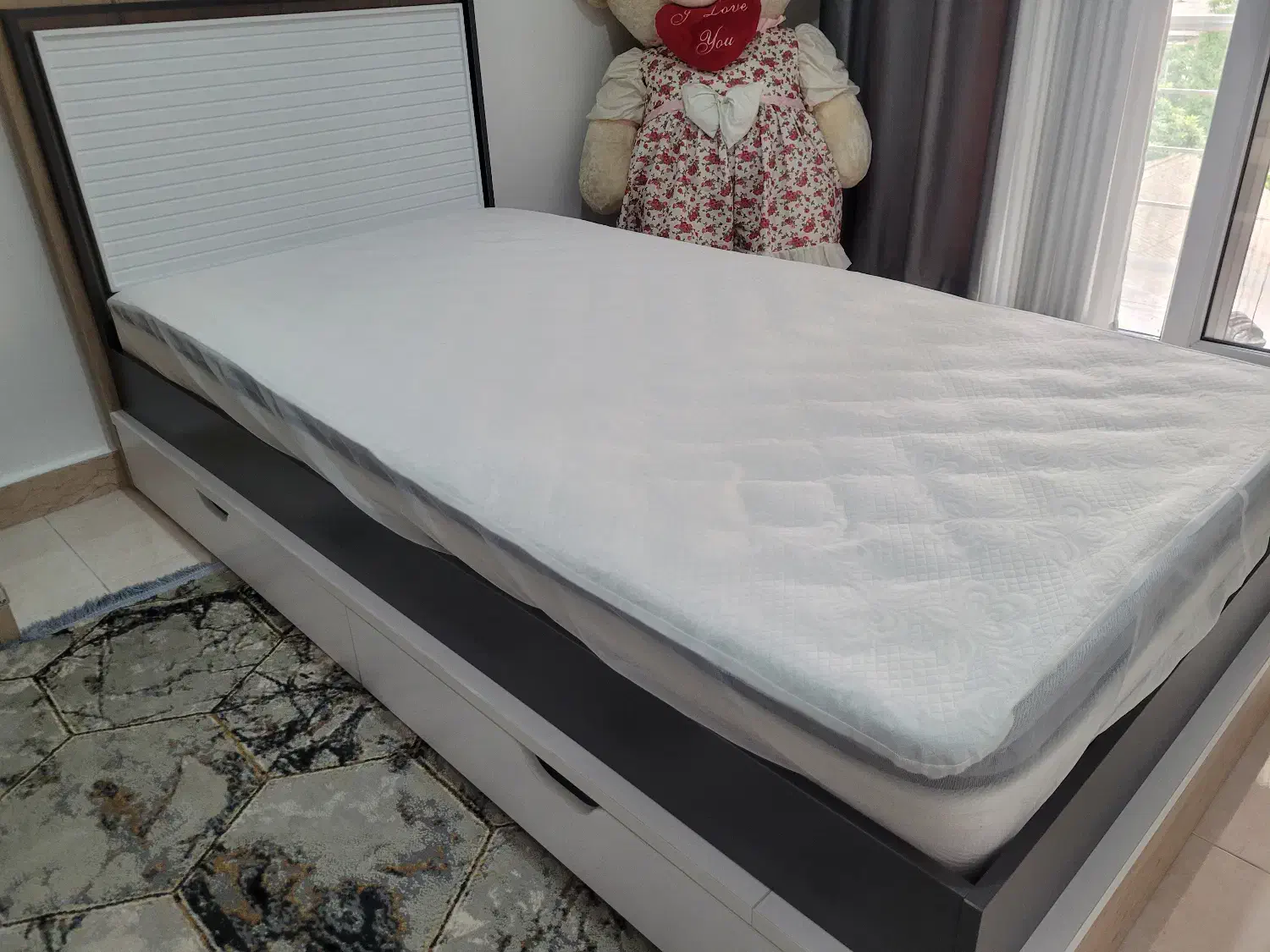 فروش تخت خواب وتشک برندآپادانا کاملا نو|تخت و سرویس خواب|چالوس, |دیوار