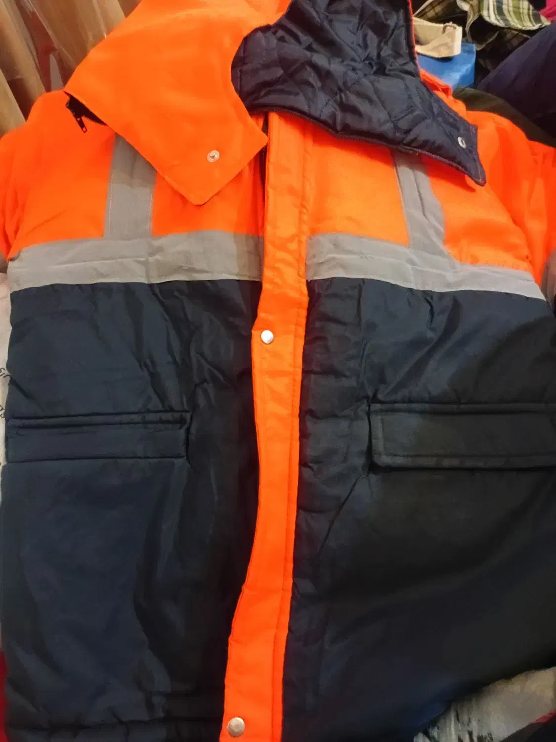 سلام یک عدد کابشن برزنت زده اب|لباس|علی‌آباد کتول, |دیوار