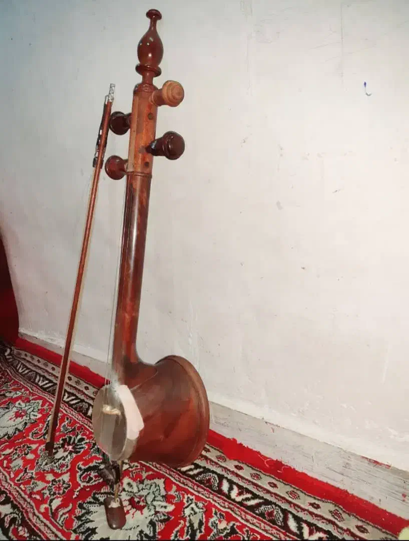 کمانچه چوب گردو|سازهای سنتی|اندیمشک, |دیوار