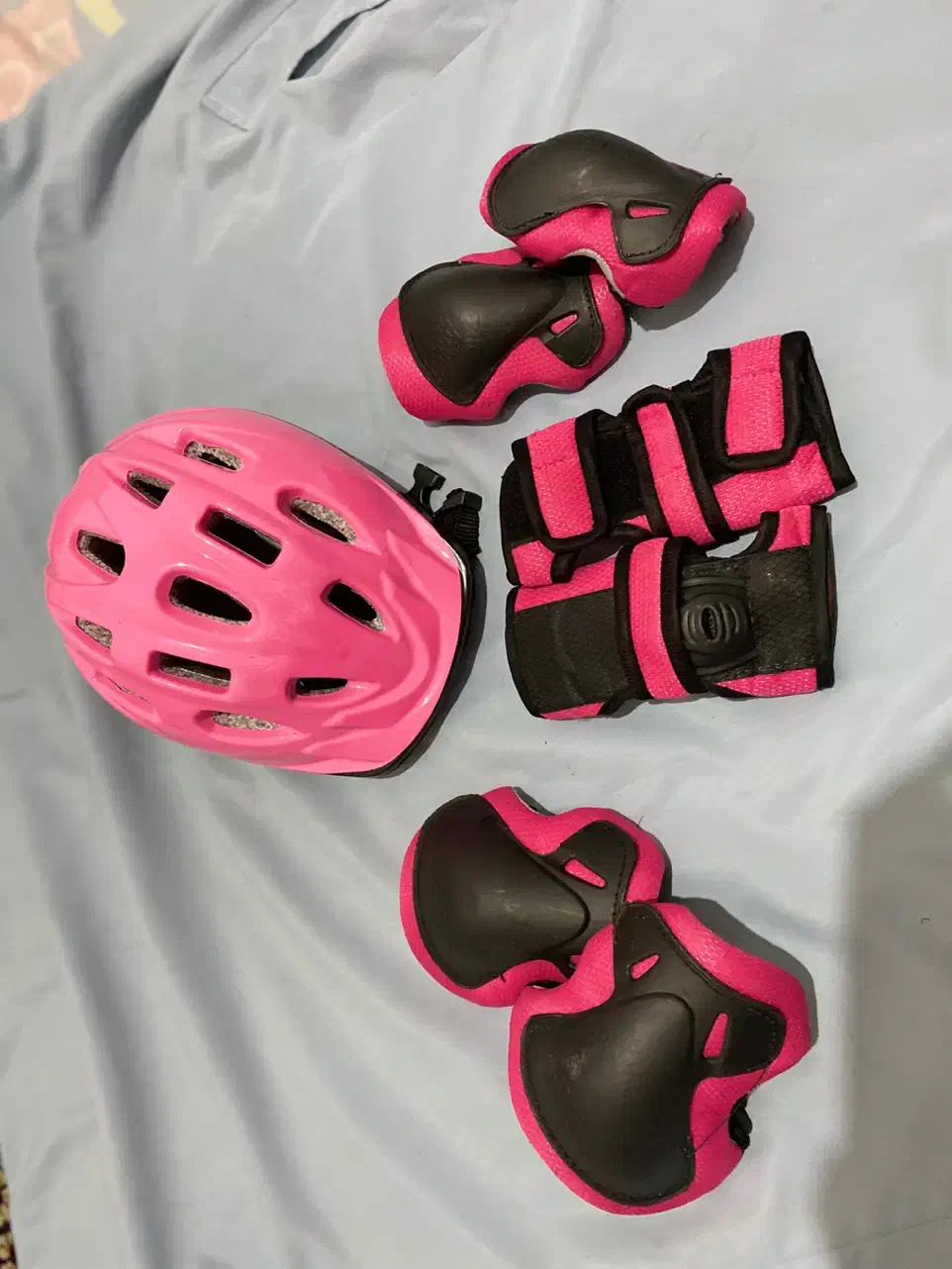 اسکیت دخترانه قابل تنظیم با لوازم کامل-زیر قیمت|دوچرخه، اسکیت، اسکوتر|کلاچای, |دیوار