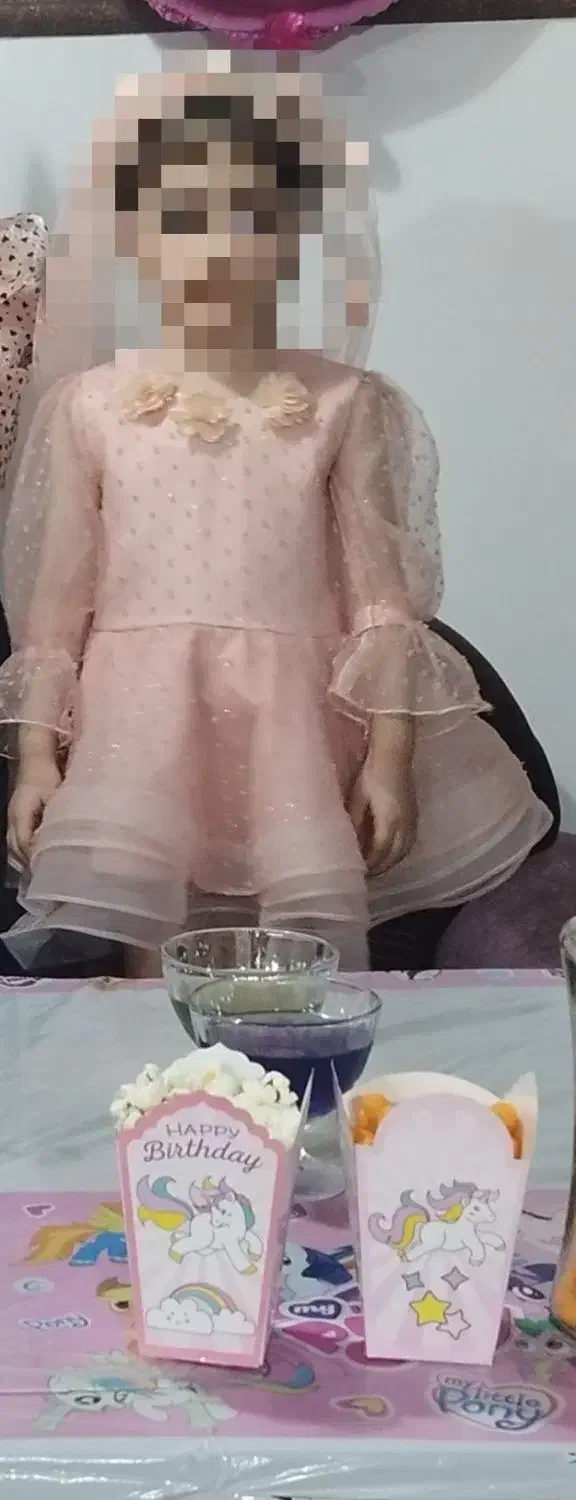 لباس بچه|کفش و لباس بچه|ساری, |دیوار