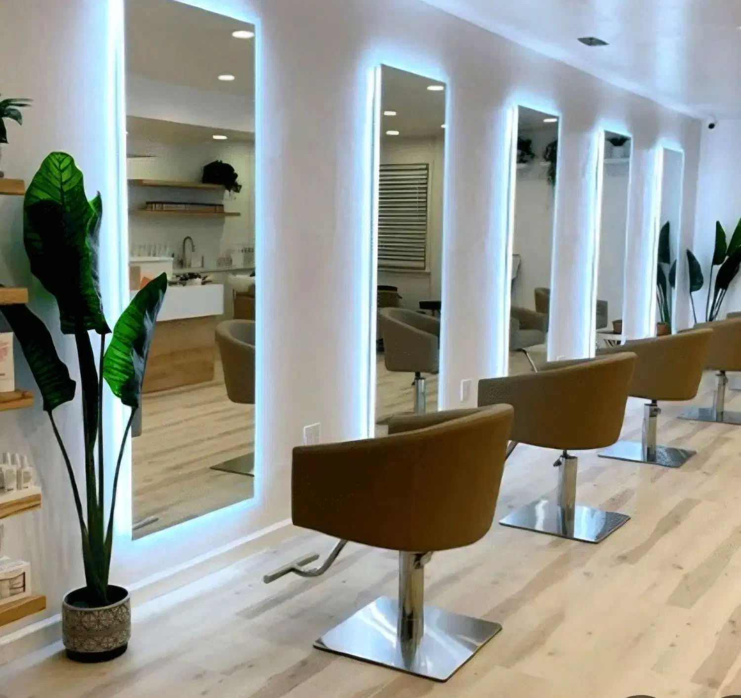 اجاره صندلی در سالن زیبایی|خدمات آرایشگری و زیبایی|سنندج, |دیوار