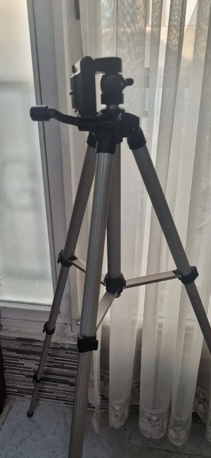 پایه دوربین تمیزوسالم درحدنو|دوربین عکاسی و فیلم‌برداری|تهران, چوب تراش|دیوار