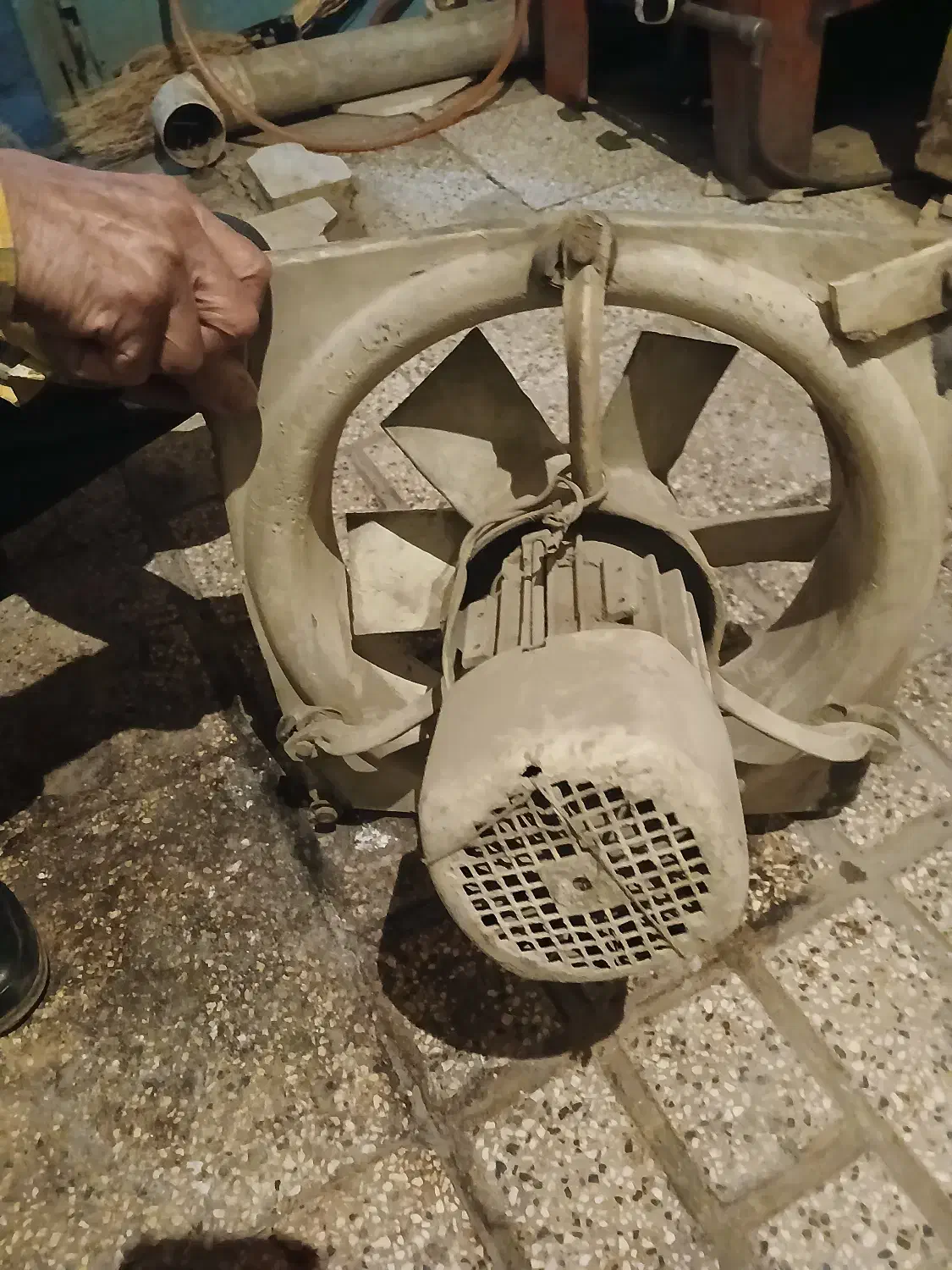 تهویه هوا|پنکه و تصفیه‌کنندهٔ هوا|نیشابور, هفده شهریور|دیوار