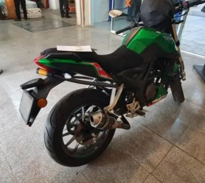 بنلی 250تک کم کار در حد|موتورسیکلت|تربتحیدریه, قائم|دیوار