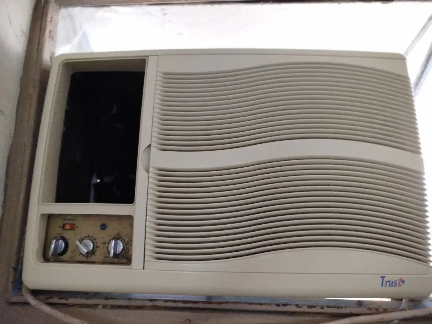 کولر  پنجره ای تراس|کولر گازی و فن‌کوئل|مسجد سلیمان, |دیوار