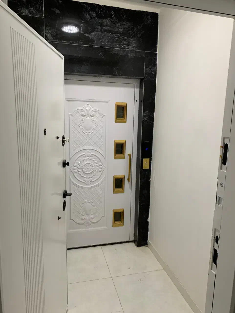 واحد ۱۳۰ متری کلید نخورده|فروش آپارتمان|تکاب, |دیوار