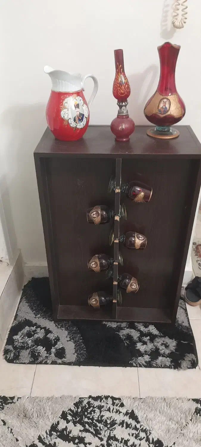 کمد چوبی به همراه پیک وجام چراغ شاه عباسی|بوفه، ویترین، کنسول|تهران, مینای شمالی (مخبر)|دیوار