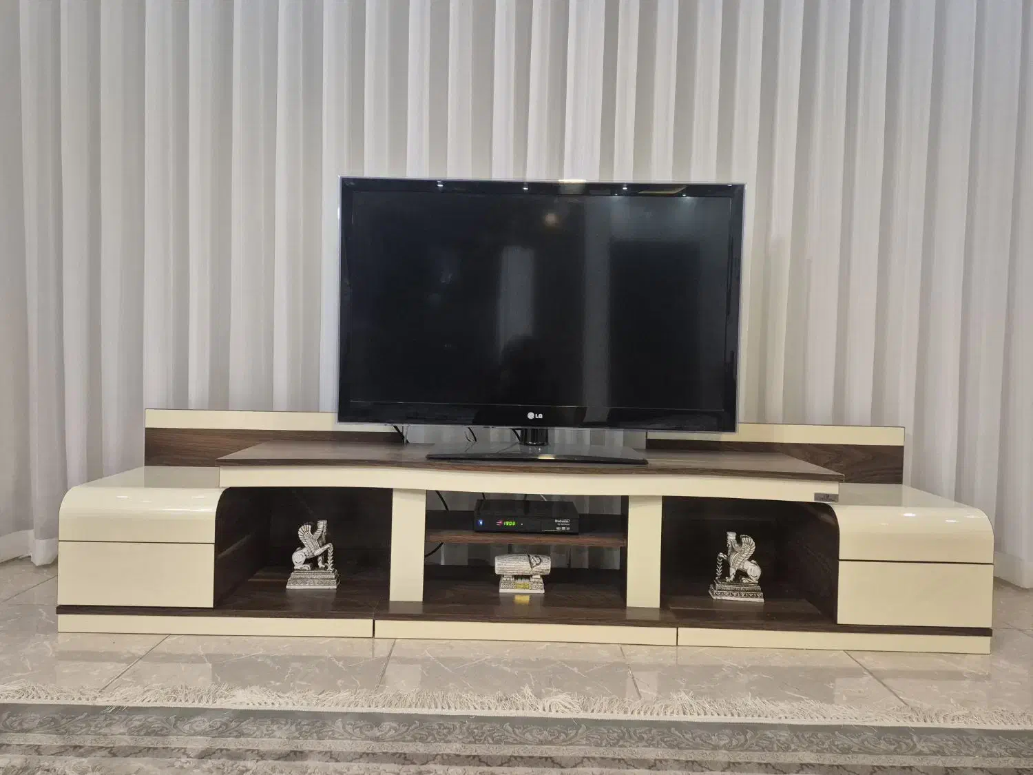 میز تلویزیون|میز تلویزیون|شاهین‌شهر, نظامی|دیوار