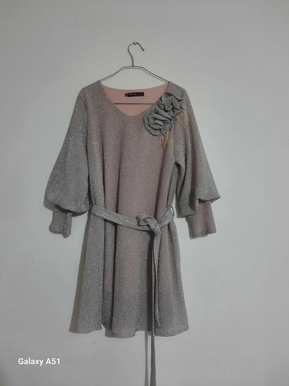 شومیز|لباس|چالوس, |دیوار