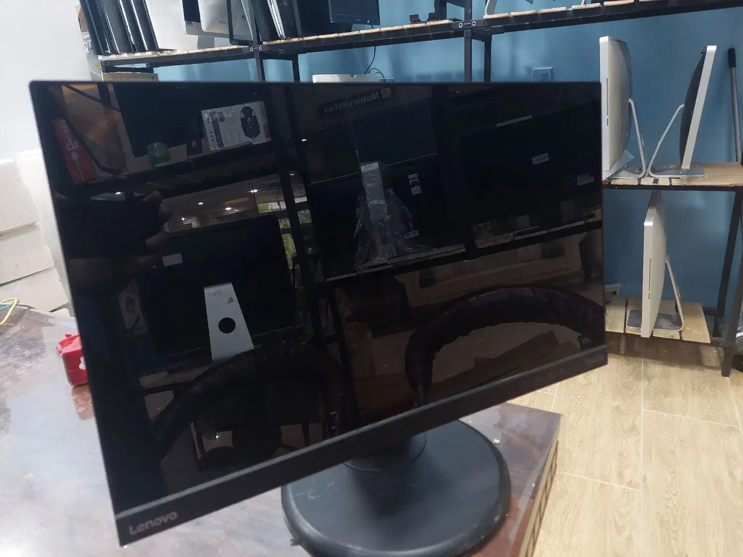 مانیتور lenovo استوک full hd  بسیار تمیز|قطعات و لوازم جانبی رایانه|شیراز, فخرآباد (دروازه کازرون)|دیوار