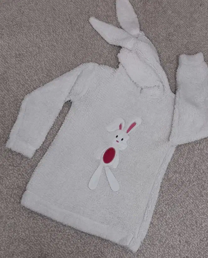 2 هودی پشمی|لباس|کاشان, قطب راوندی|دیوار