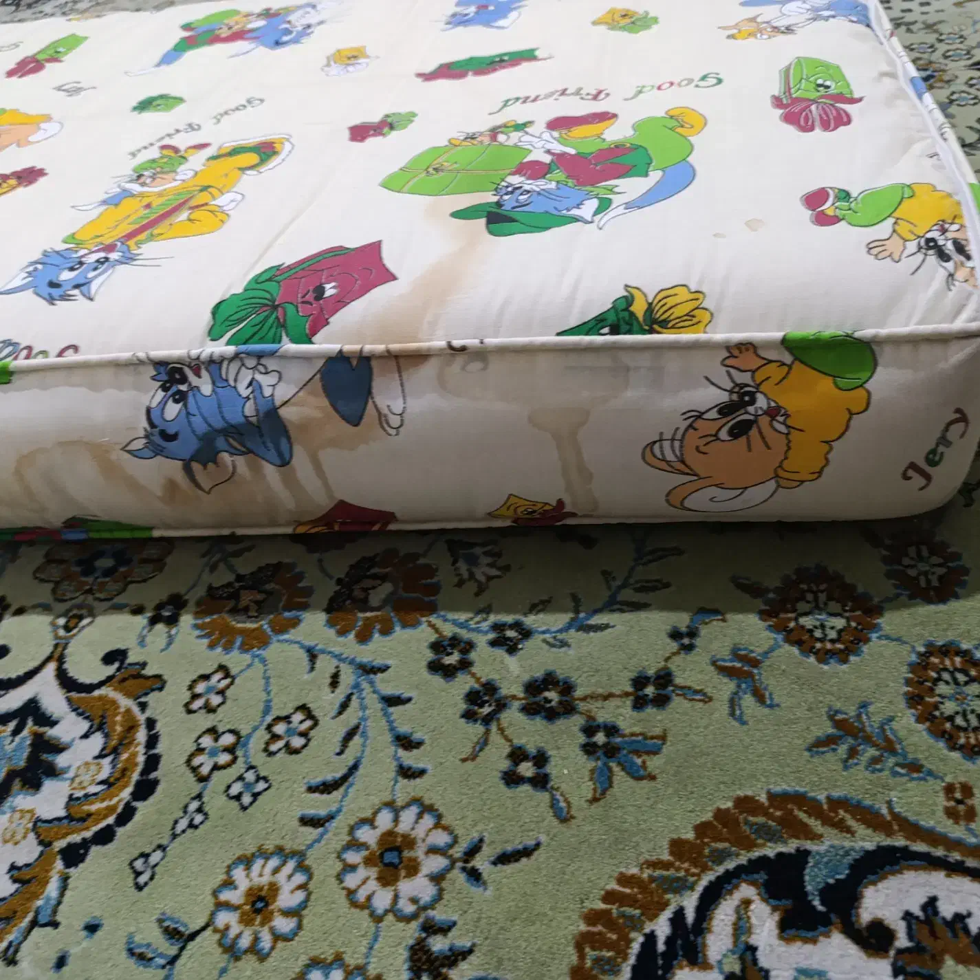 تشک تخت نوزاد|تشک تختخواب|نی‌ریز, |دیوار